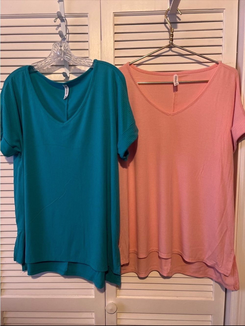 Women's Bundle of Zenana Outfitters Ribbed V-Neck Top - Teal and Light Pink XL